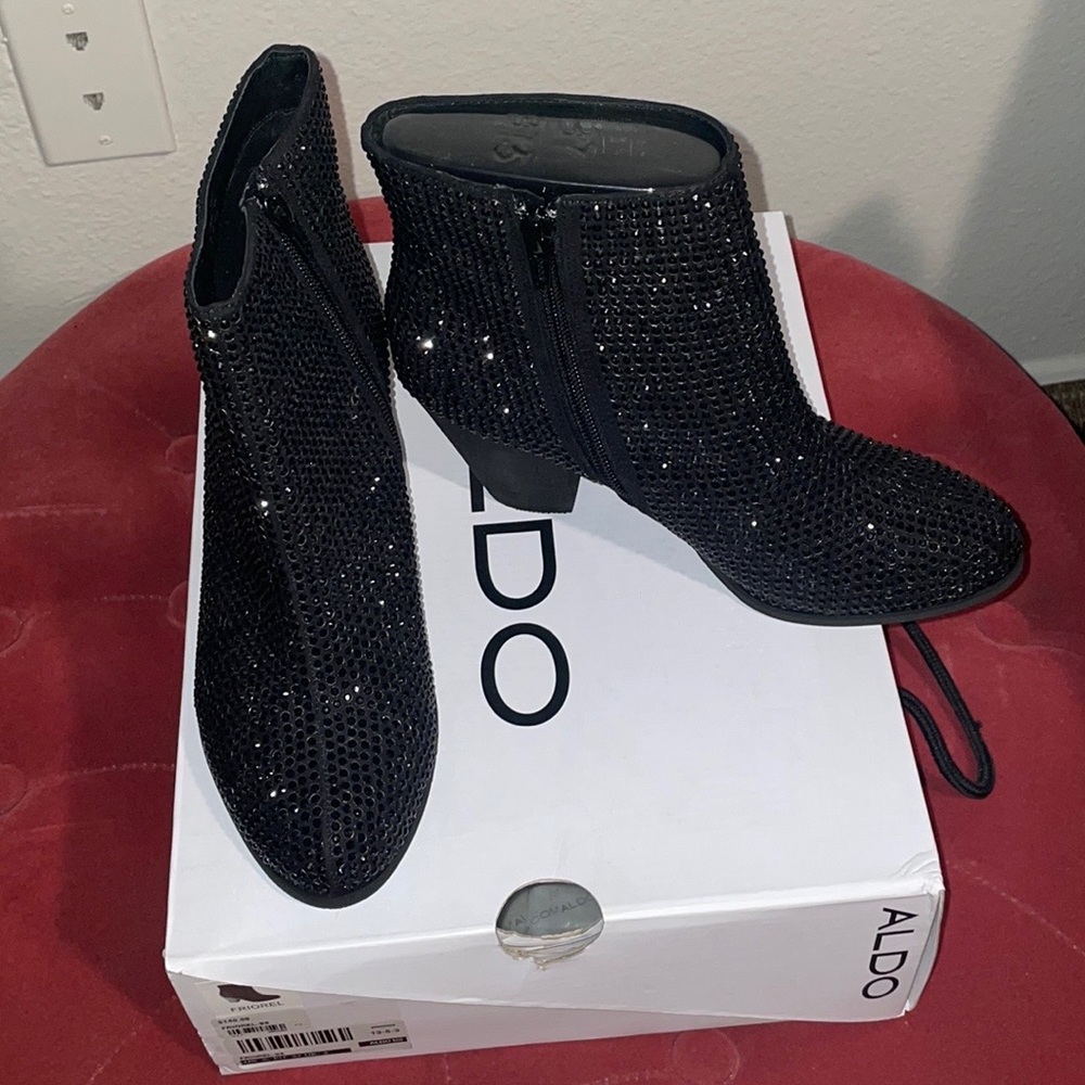 “Send Ur Price?” Beautiful Black Sexy Rhinestone Booties “ALDO” Friorel-98🤩